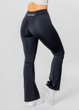 Legging évasé à taille en V THRIVE