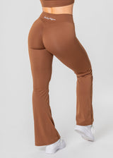 Legging évasé à taille en V THRIVE