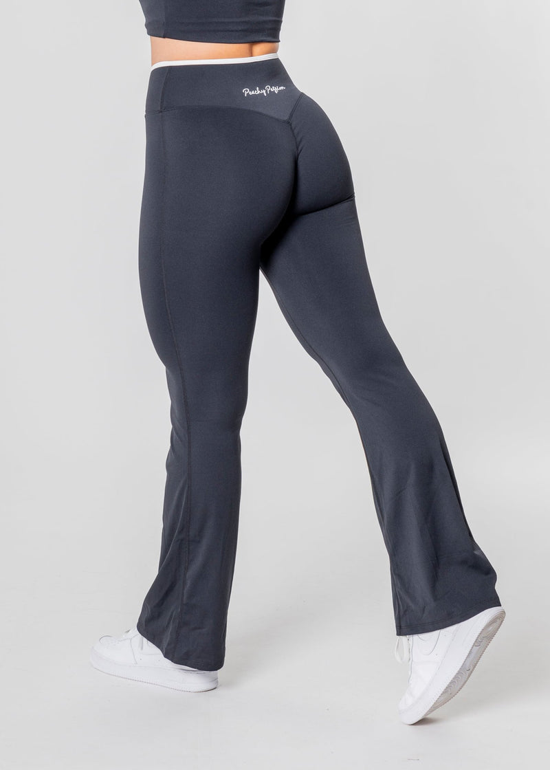 DYNAMIC Flared V-Waist Leggings [VORBESTELLUNG]