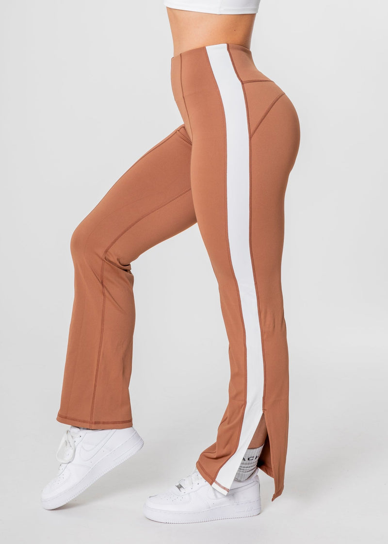 MOTION STRIPE Flared Leggings [VORBESTELLUNG]