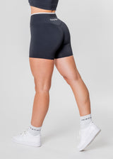 DYNAMIC Flared V-Waist Shorts [VORBESTELLUNG]