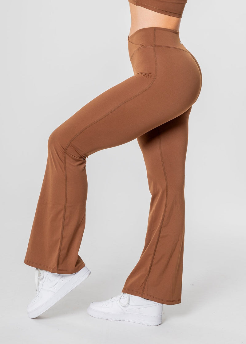 THRIVE Flared V-Waist Leggings [VORBESTELLUNG]