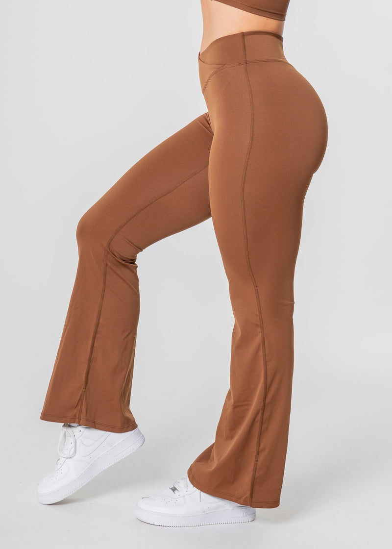 THRIVE Flared V-Waist Leggings [VORBESTELLUNG]