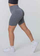 KYLIE Short sans couture à froufrous