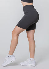 KYLIE Short sans couture à froufrous