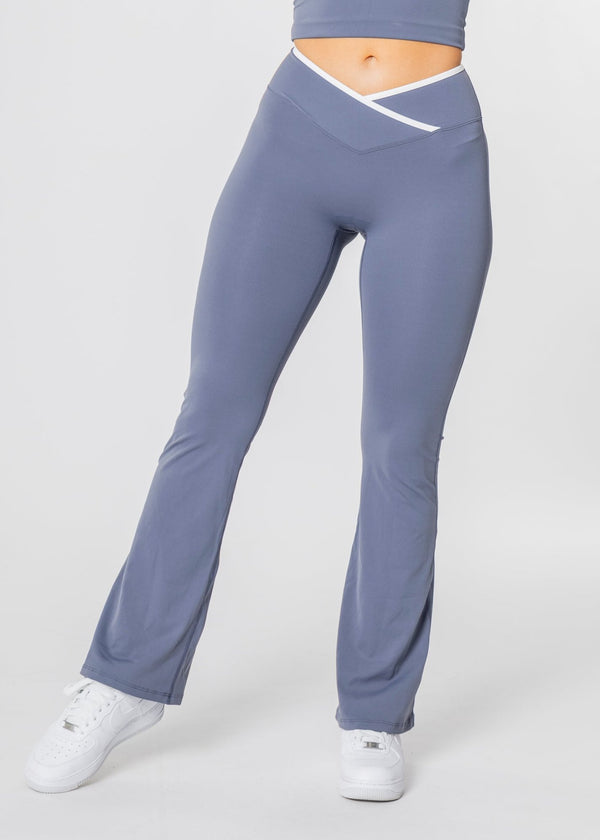 DYNAMIC Flared V-Waist Leggings [VORBESTELLUNG]